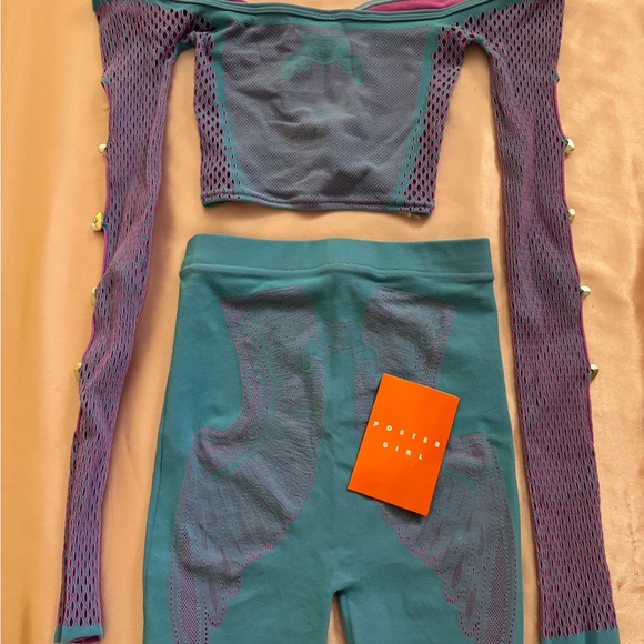 Poster Girl Matching Set - Picture 7 of 8